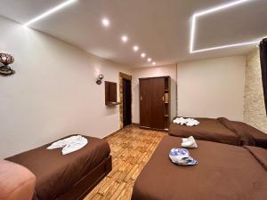 Postel nebo postele na pokoji v ubytování Sahara Pyramids Inn