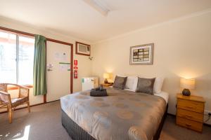 Ardrossan Hotel Motel客房内的一张或多张床位