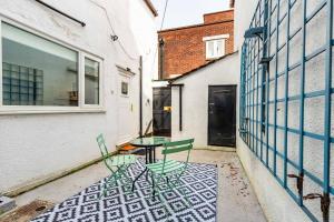 a patio with a table and chairs on a balcony at Park View in Great Yarmouth