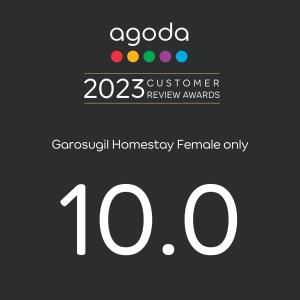 un signo que lee los premios de revisión de clientes en Garosugil Homestay - Female Only en Seúl