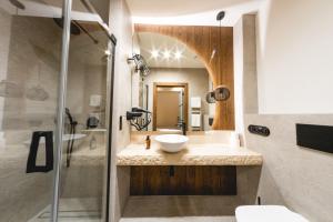 a bathroom with a sink and a mirror at Dwór Bogucin Hotel&Restauracja in Bogucin