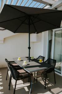 Balkón nebo terasa v ubytování Beachfront House Amaris