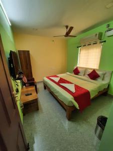Postel nebo postele na pokoji v ubytování French Park Inn