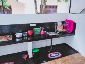 Příslušenství pro přípravu čaje a kávy v ubytování Bloom Guest House