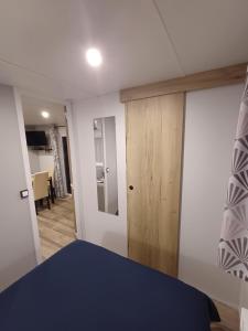 Mobil-home Camping Siblu La Reserve ****客房内的一张或多张床位