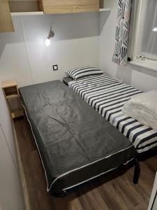 Mobil-home Camping Siblu La Reserve ****客房内的一张或多张床位