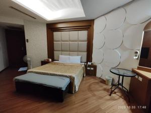 A bed or beds in a room at Xinghe Motel - Neipu Branch Még 5 kép