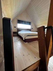 Tempat tidur dalam kamar di Feel the breeze - cozy luxury