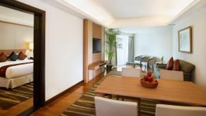Khu vực ghế ngồi tại PARKROYAL Yangon