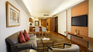 TV/trung tâm giải trí tại PARKROYAL Yangon