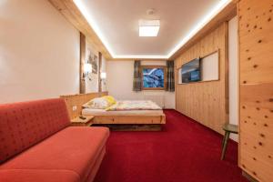 Łóżko lub łóżka w pokoju w obiekcie Stubaier Gletscher XL Apartments Residenz Haus Alpenkönig Ferienwohnungen im alpinen Charme Stubai super Card Inklusive