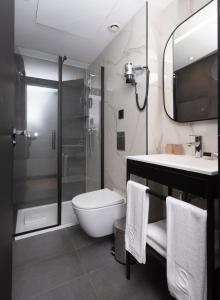 Sercotel Plana Suites的一间浴室