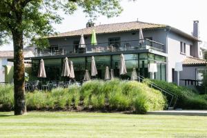 Κήπος έξω από το Camping de Bourg Charente