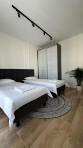 Apartament ElegantTWO tesisinde bir odada yatak veya yataklar
