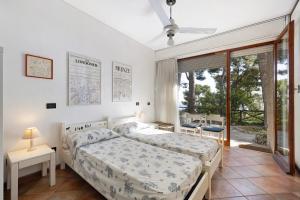 Postel nebo postele na pokoji v ubytování Belvedere su Bergeggi in Villa + 25 fotografií
