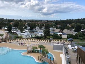 a view of the pool and beach at a resort at Mobil home 6 personnes dans camping 5* in Houlgate