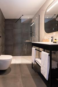 Sercotel Plana Suites的一间浴室