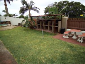 a backyard with a table and a picnic table at FlightInn 4 Sleeper-Self Catering Accommodation in Margate