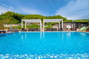 Bazén v ubytování Setouchi Island Stays Suo Oshima nebo v jeho okolí