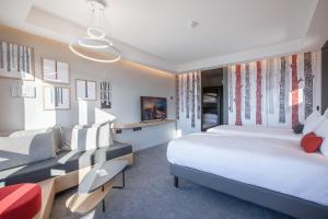 Postel nebo postele na pokoji v ubytování Altezza - Arc 1800 Hotel & Spa - ex Mercure