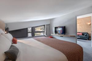TV a/nebo společenská místnost v ubytování Altezza - Arc 1800 Hotel & Spa - ex Mercure