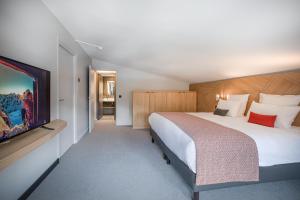 Postel nebo postele na pokoji v ubytování Altezza - Arc 1800 Hotel & Spa - ex Mercure