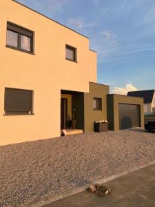 Το κτήριο όπου στεγάζεται  η βίλα