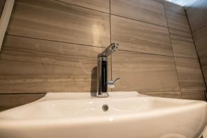 Kylpyhuone majoituspaikassa Remarkable 3-Bed Apartment in London