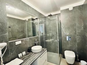 Koupelna v ubytování Baltic Gdańsk OLD TOWN by St Mary s Church + 157 fotografií