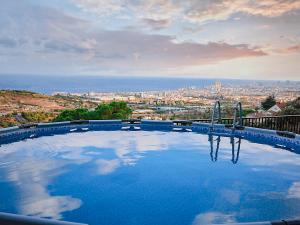 Bazén v ubytování A+View Private Terrace Private Pool Family Fun nebo v jeho okolí
