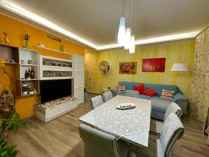 TV a/nebo společenská místnost v ubytování Samu Home
