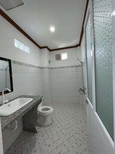 a bathroom with a toilet and a sink and a shower at I Hostel Muine - A Little White Homestay By The Sea in Ấp Thiện Long
