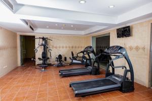 Fitness centrum a/nebo fitness zařízení v ubytování The Villa 604 Powered by look