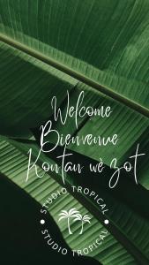 a sign that says welcomephrinephrine komiman us ot at Studio Tropical avec vue mer dans une résidence hôtelière in Sainte-Luce