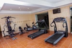 Fitness centrum a/nebo fitness zařízení v ubytování The Villa 604 Powered by look