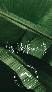 Certificato, attestato, insegna o altro documento esposto da Studio Tropical avec vue mer dans une résidence hôtelière