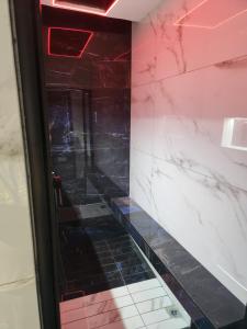 a bathroom with pink and black marble walls at 17 On Buffalo in Johannesburg