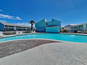 a large swimming pool in front of a building at Canal Royale in Rockport