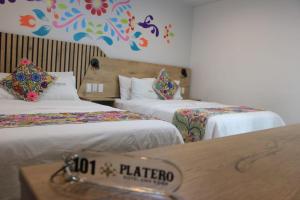 Postel nebo postele na pokoji v ubytování Platero Hotel