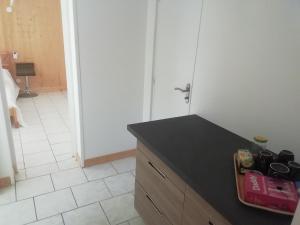 a kitchen with a black counter top in a room at Logement avec 2 chambres pour 5 personnes maxi 