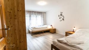 Postel nebo postele na pokoji v ubytování Gemütliches Ferienhaus Brigerbad