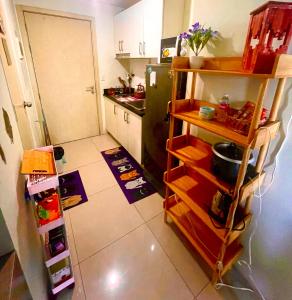 Kuchyň nebo kuchyňský kout v ubytování Condo with Balcony at Makati SM Jazz