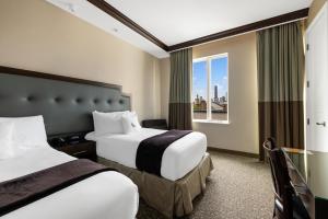 Postel nebo postele na pokoji v ubytování Aura Hotel Brooklyn