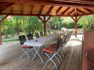 a table and chairs on a wooden deck at Gästehaus Musestieg in Thale