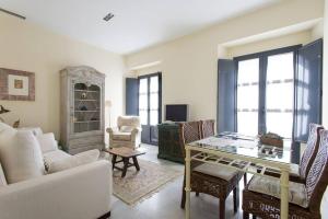 a living room with a couch and a table at Apt. Sierpes-Cuna, wifi, HVAC (VFT/SE/00239) in Seville