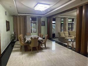 Seating area sa Icyari Luxury Apartments