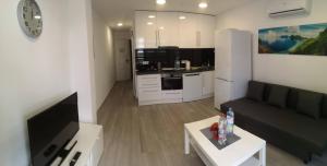 Kuchyň nebo kuchyňský kout v ubytování Top-Apartment, 4 OG, seitlicher Meerblick, mit 1 Schlafzimmer im Herzen von Playa del Inglés , Gran Canaria