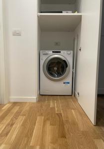 a laundry room with a washing machine in a room at MILA by The Blue Twins apartments Milano in Milan