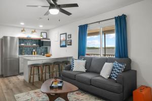 a living room with a couch and a kitchen at Alhonna Resort in Lake Ozark