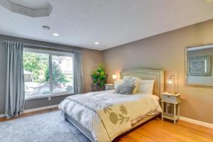 Un dormitorio con una cama grande y una ventana en Lake Oswego Home with Covered Patio Near Portland!, en Lake Oswego